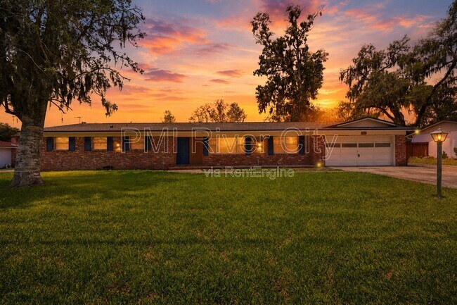 Building Photo - 2860 Cedarcrest Dr
