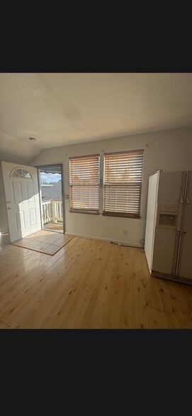 Building Photo - 400 Manzanita Way