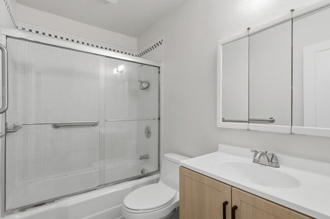 Building Photo - 3 Bed 1 bath Home in Downtown Castle Rock!