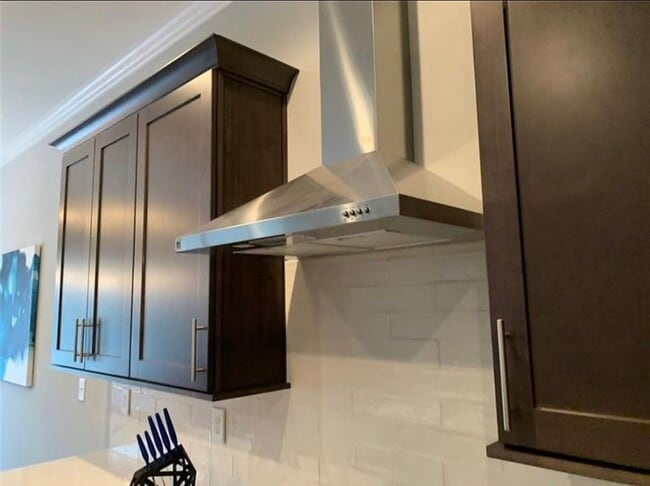 Building Photo - 3458 Fenton Dr