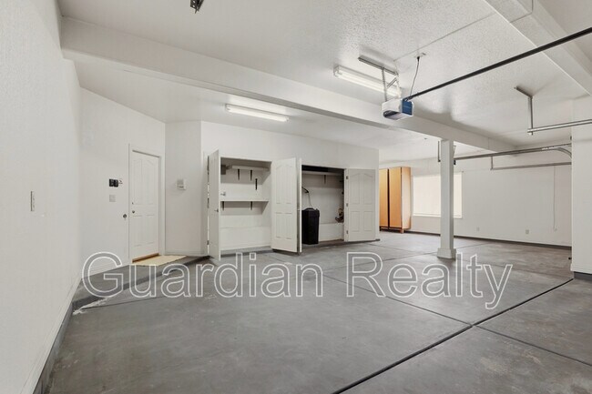 Building Photo - 1888 Woodhaven Dr