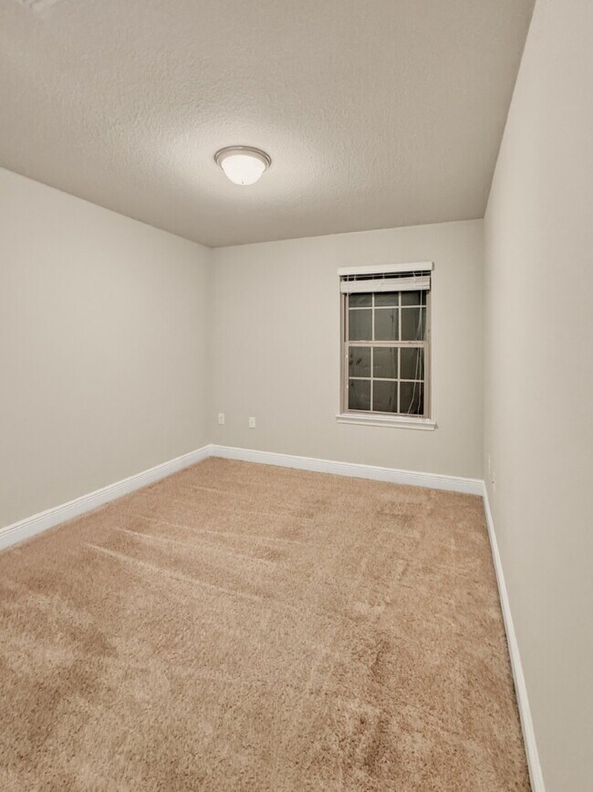 Building Photo - Navarre Lifestyle Living – Minutes to Beach & Base