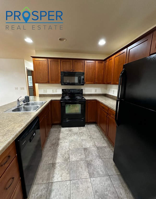 Building Photo - Charming Comfort Meets Prime Eau Claire Location!