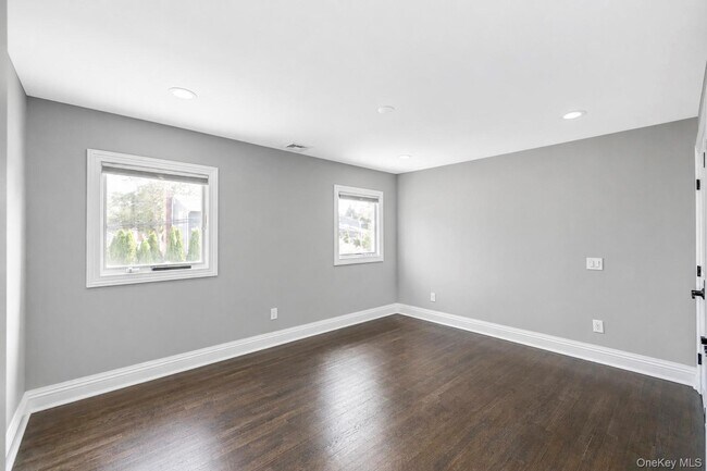 Building Photo - 18 Catherwood Crescent