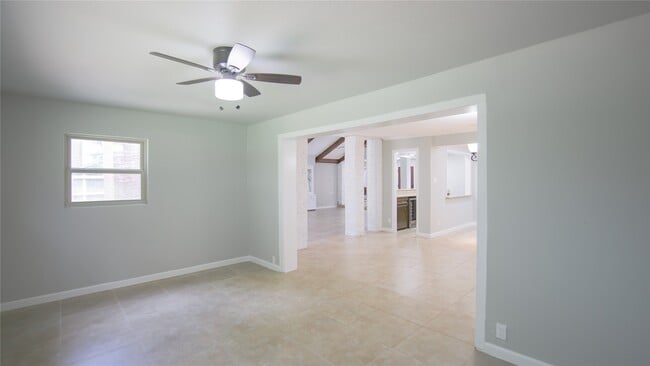 Building Photo - 3406 Deerwood Ln