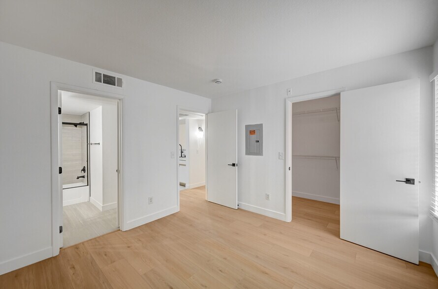 Building Photo - 2300 E Silverado Ranch Blvd