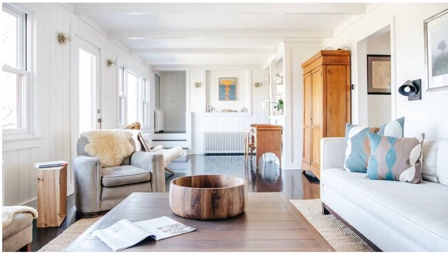 Building Photo - 23 Mulford Ln