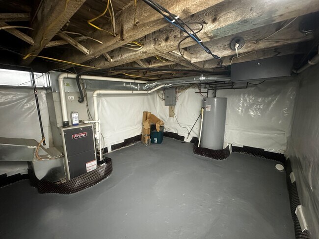 Building Photo - 315 N Holly St