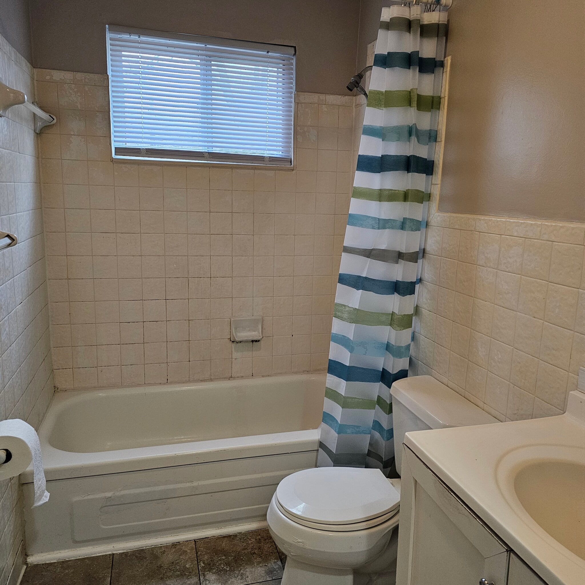 Building Photo - 2355 Briardale Ct