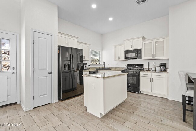 Building Photo - 5128 Jennifer Claire Ln