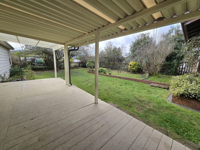 Building Photo - 1844 NW Keasey St