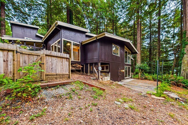 Building Photo - 2910 Greenbriar Ln