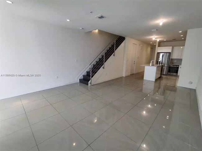 Building Photo - 10245 NW 63rd Terrace