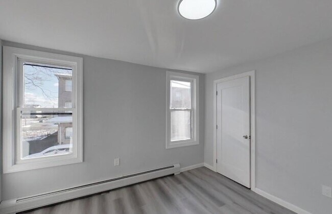 Building Photo - 130 1st St