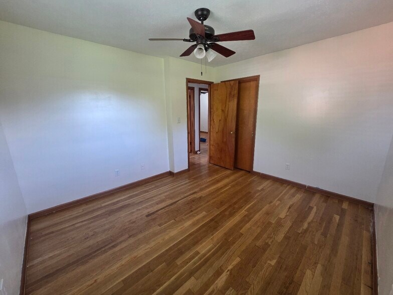 Building Photo - 521 Stonehaven Dr