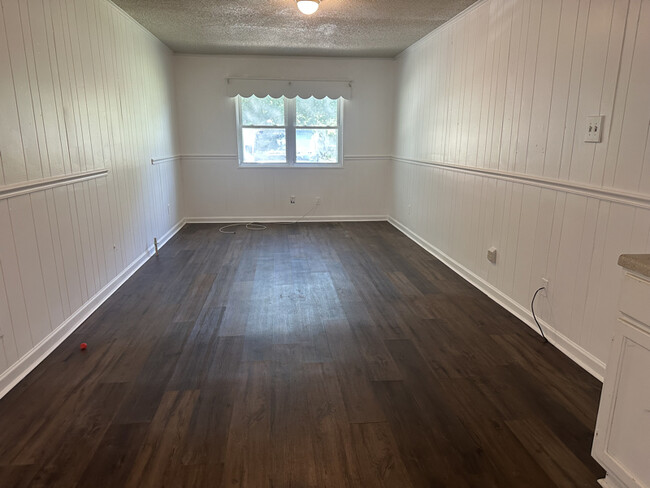 Building Photo - 1317 Hendrix Dr