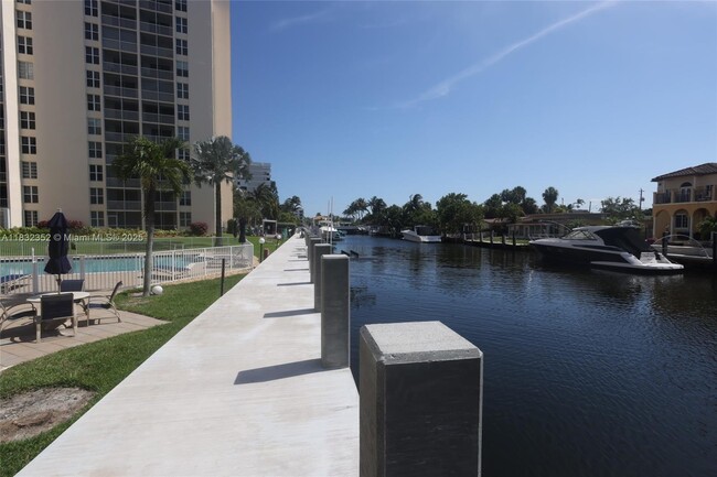 Building Photo - 1391 S Ocean Blvd
