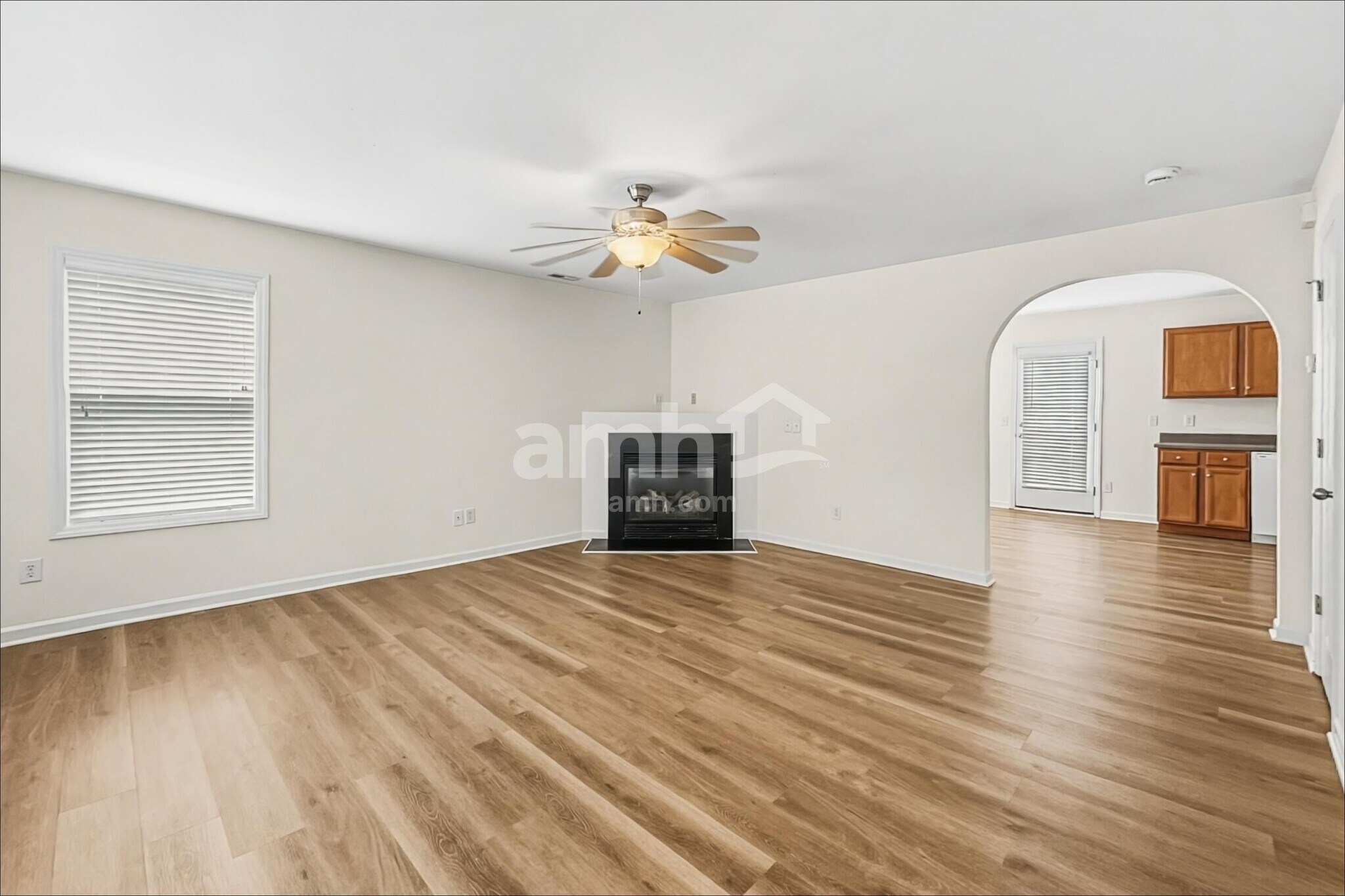 Building Photo - 611 Blue Lake Dr
