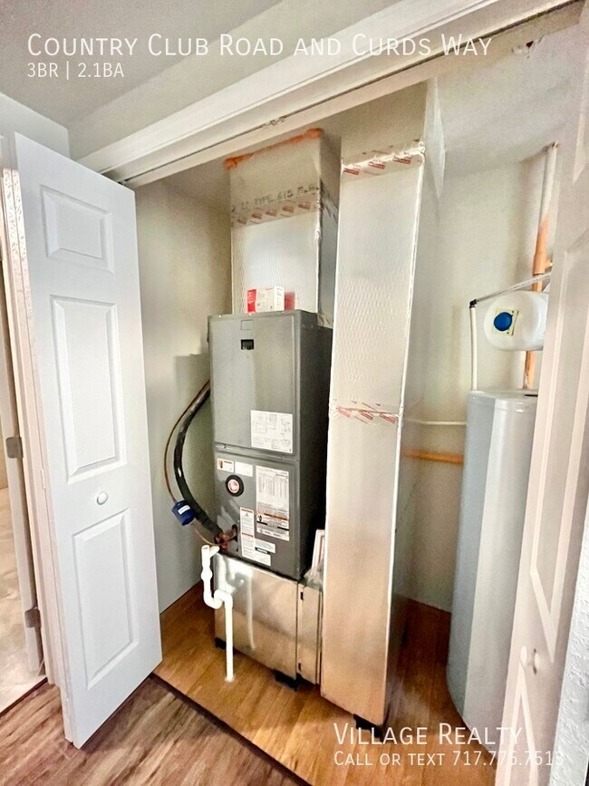 Building Photo - 705 Country Club Rd