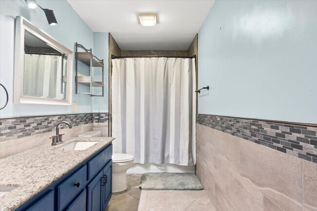Building Photo - Stunning 3 bed 2.5 bath home in Cove Creek subdivision!