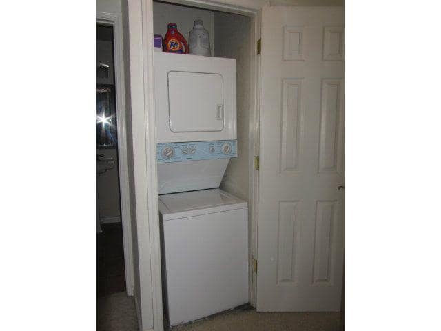 Building Photo - 1022 Cedar Gables Dr