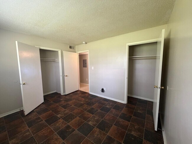 Building Photo - 2218 Jonathan Dr NW