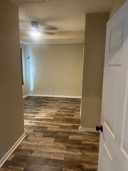 Building Photo - 1640 Poland Ave