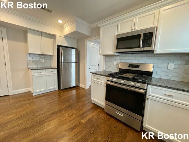 Building Photo - 22 School St