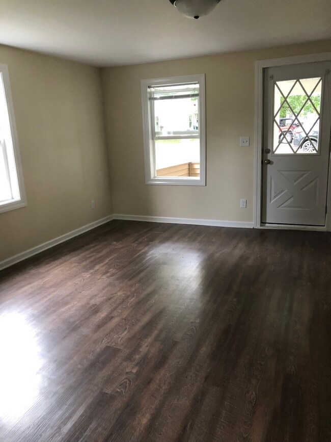 Building Photo - 627 Hudson St