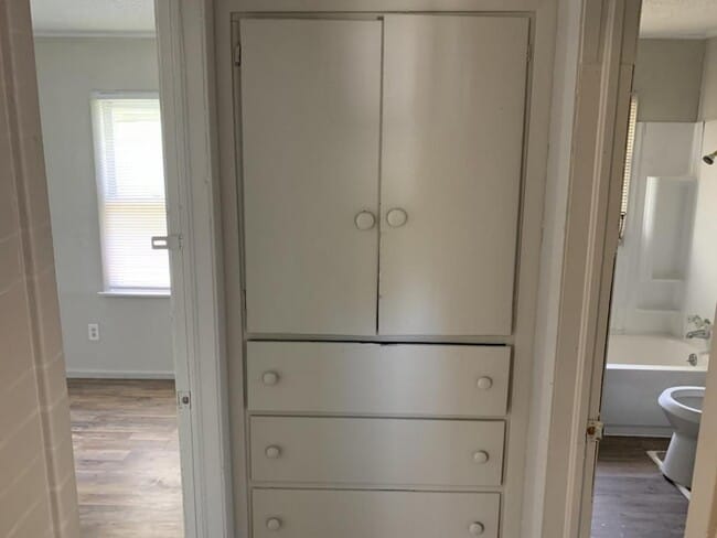 Building Photo - 1610 SE 62nd St