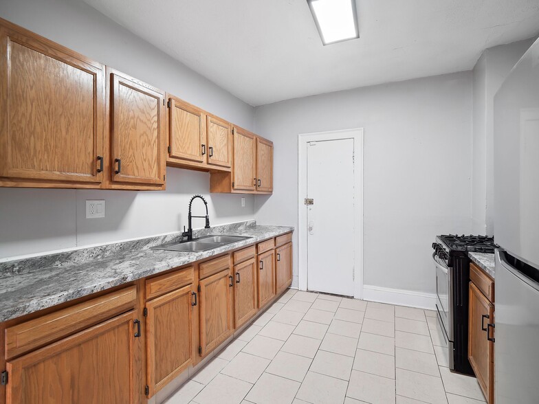 Primary Photo - Middlehurst Apartments