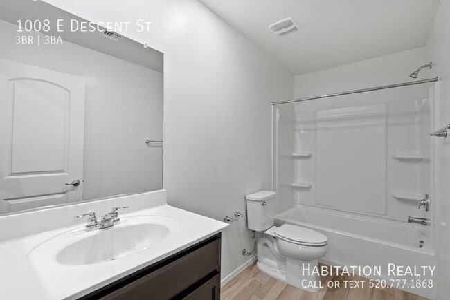 Building Photo - 1008 E Descent St