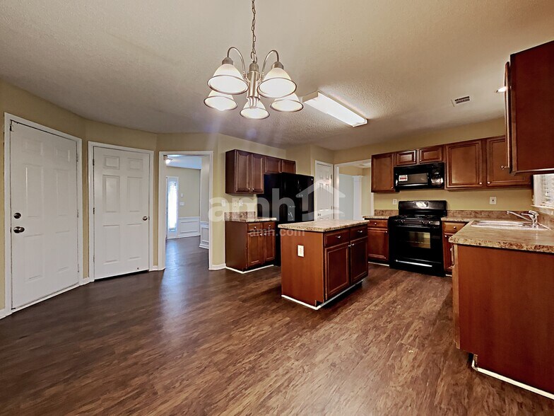 Building Photo - 3472 Chastain Glen Ln NE