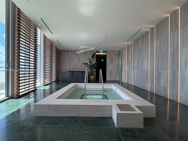 Building Photo - 1400 Biscayne Blvd