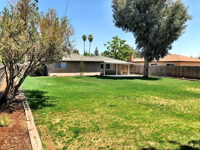 Building Photo - 161 E Lois Ave