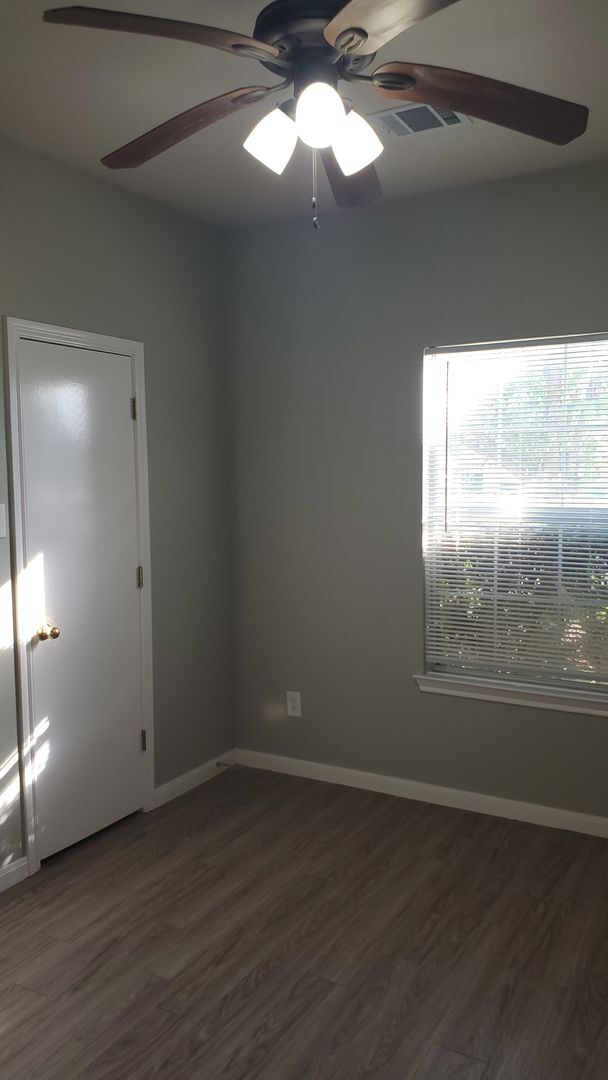 Building Photo - 133.135 Marvin Cove