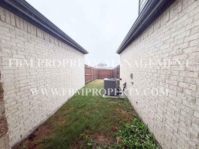 Building Photo - 432 Restoration Rd