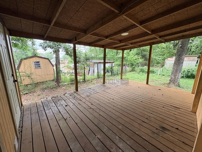 Building Photo - Beautifully updated 2-bedroom, 2-bathroom home