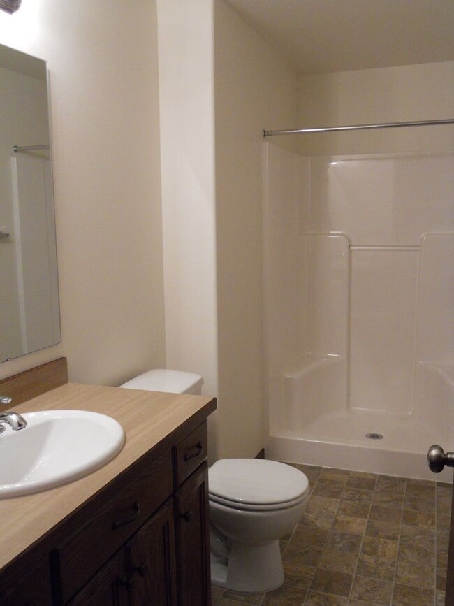 Building Photo - 3 Bed 3 Bath Twin Home