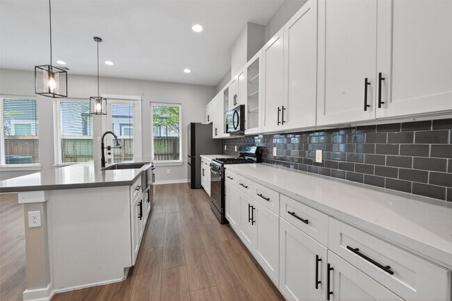 Building Photo - 8458 Berry Green Ln
