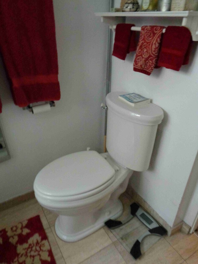 Up Stairs Full Bath room - 3512 Pacific Ave