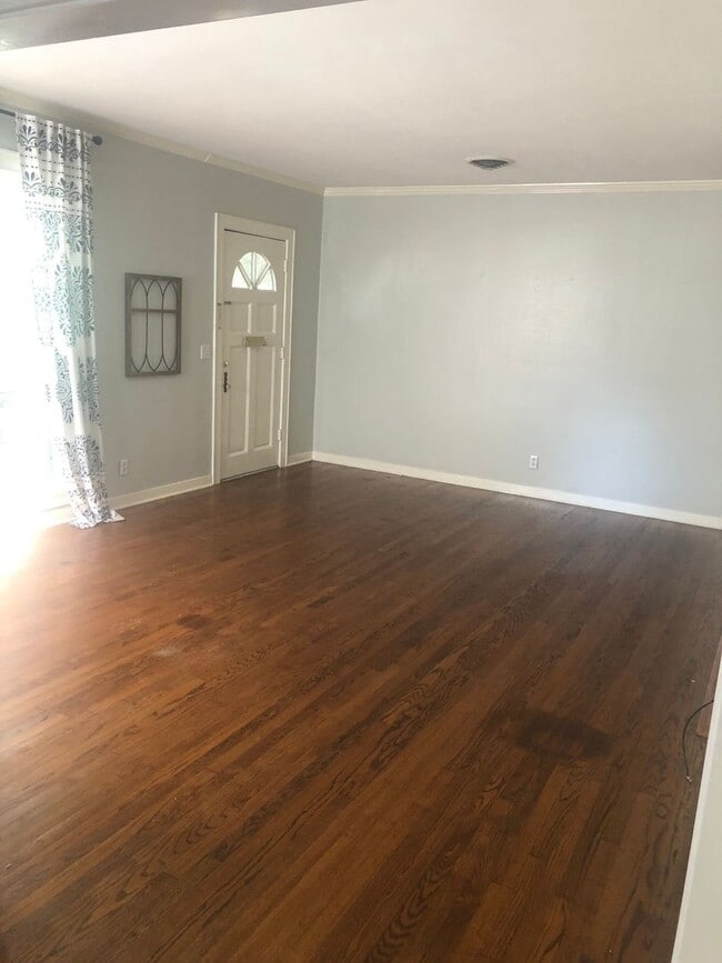 Building Photo - WONDERFUL SO. HIGHLANDS HOME.