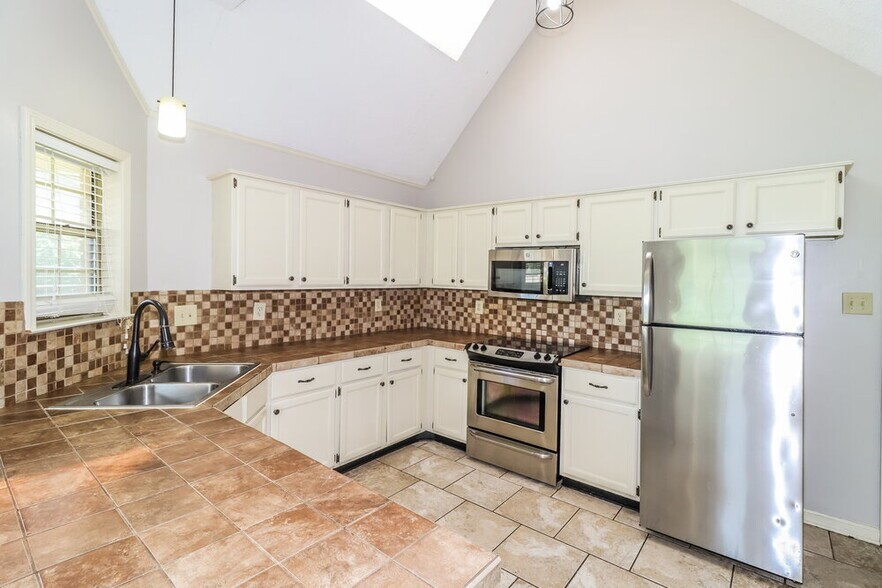 Building Photo - 1104 Fox Trace Cove
