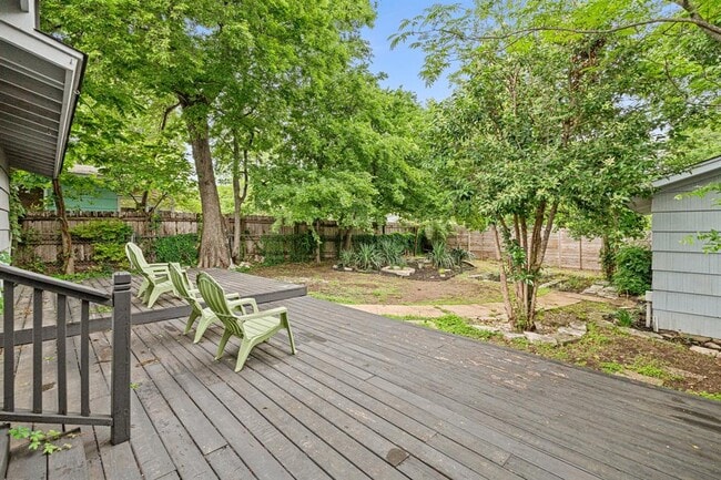 Building Photo - 1422 Yorkshire Dr
