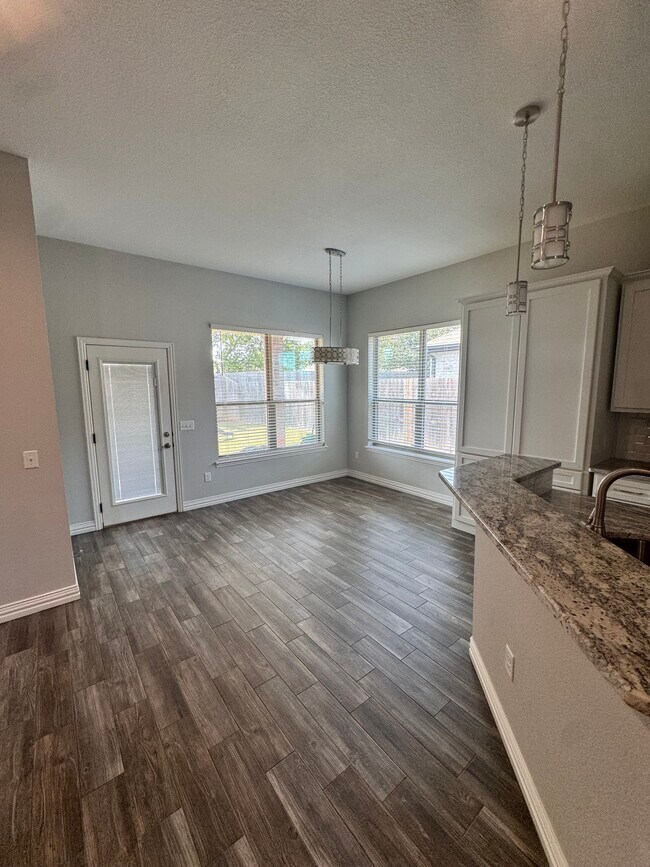 Building Photo - 4632 Sabota Ave