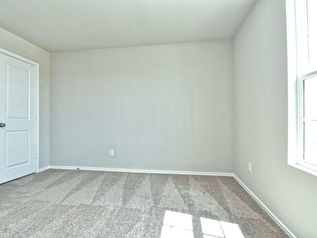 Building Photo - 1950 SF Home in San Antonio - 4 BR /2 BA - WATERWHEEL!!!