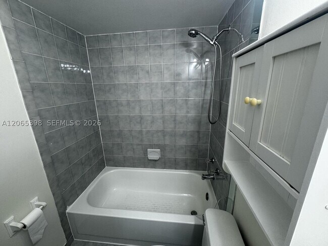 Building Photo - 8848 NW 76th Ct