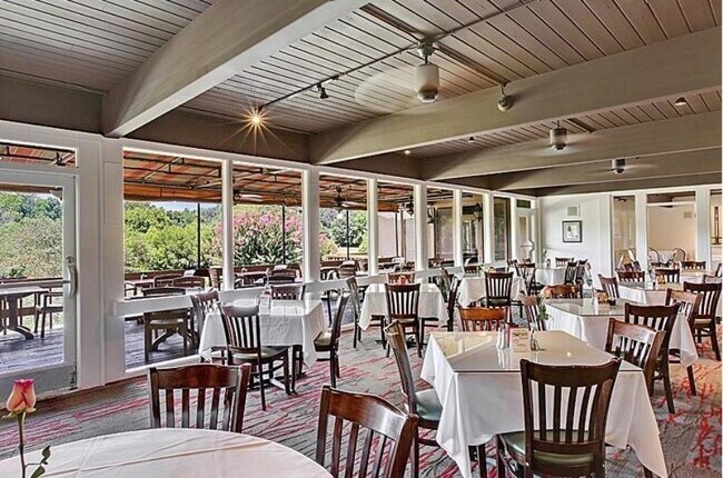 Building Photo - 150 Maribeau Square NW