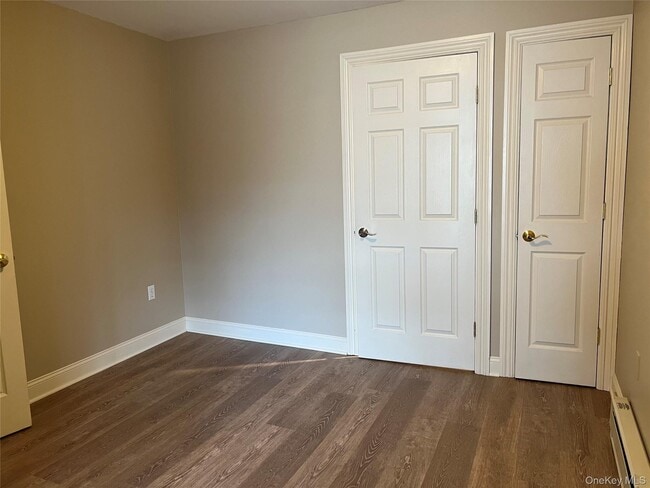 Building Photo - 6 Main St