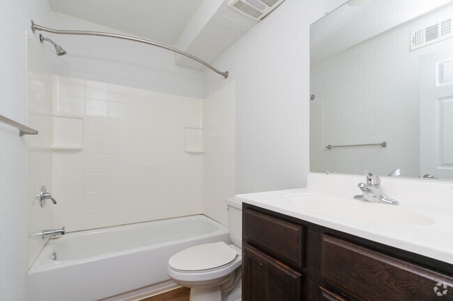 1BR, 1BA - 640SF - Bathroom - Hollywood Shawnee Apartments